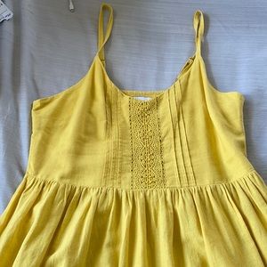 Old Navy Maxi sundress linen and material crochet pattern in front elastic back.